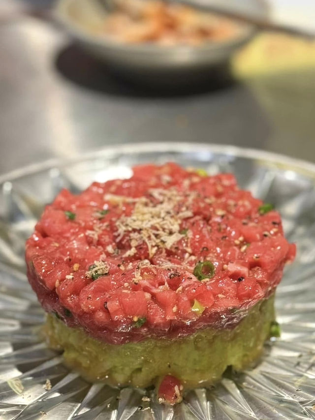 嚴重低估了弘大這家碳火烤肉量多味美 💕 平價烤韓牛!氛圍很local