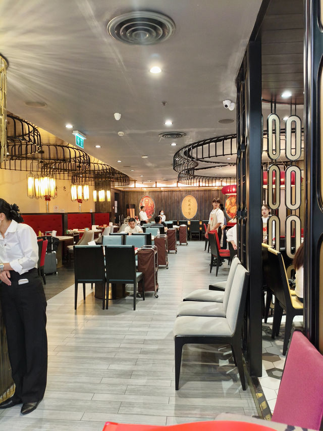 曼谷｜走出百貨就能開吃！Central World門口街頭夜市美食太讚了