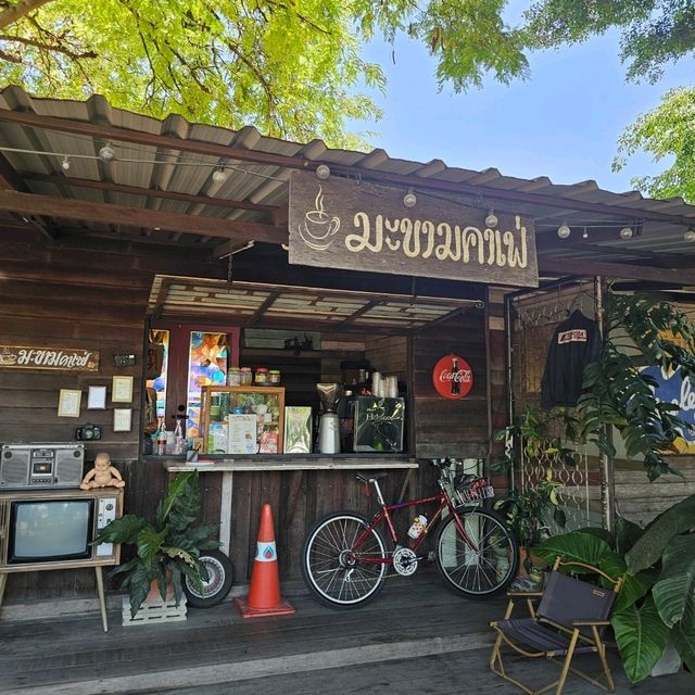 🍀นั่งชิล ชมทุ่งนา ที่ มะขามคาเฟ่ | อ่างทอง 🌿