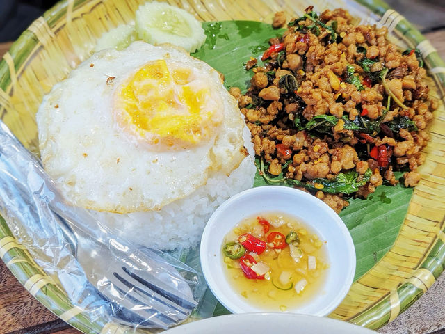 ชามสุข - Boat Noodles ก๋วยเตี๋ยวเรือเนื้อวากิว