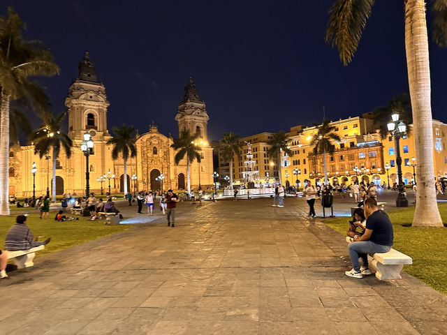 【リマ・マヨール広場（Plaza Mayor）｜歴史と灯りが紡ぐペルーの心臓部✨】