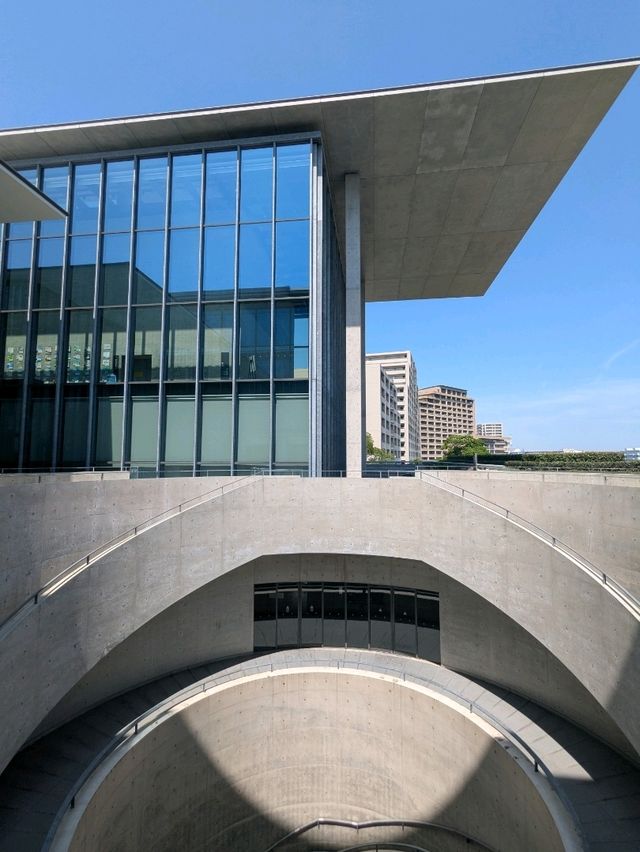 神戶 | 兵庫縣立美術館，安藤忠雄代表性的清水模建築