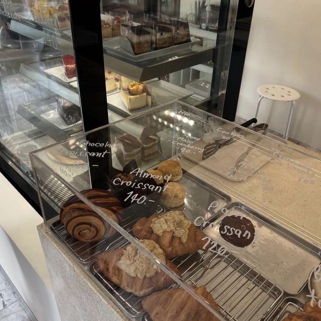 📍 Candlery House Café – Phuket