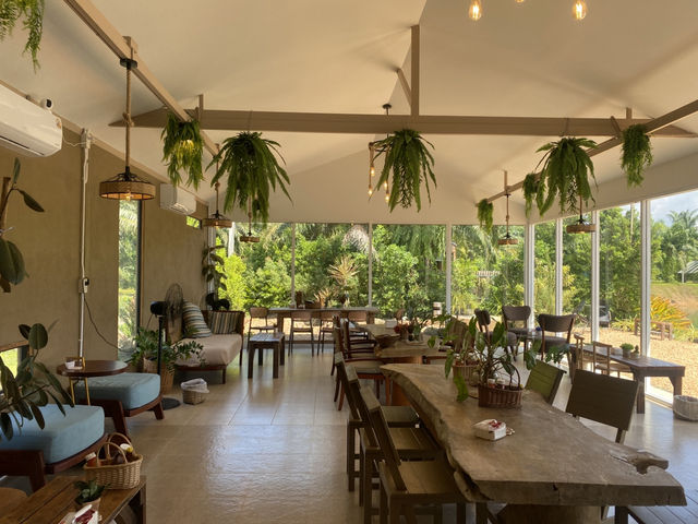 Lake villa cafe @behind the mountain สงขลา