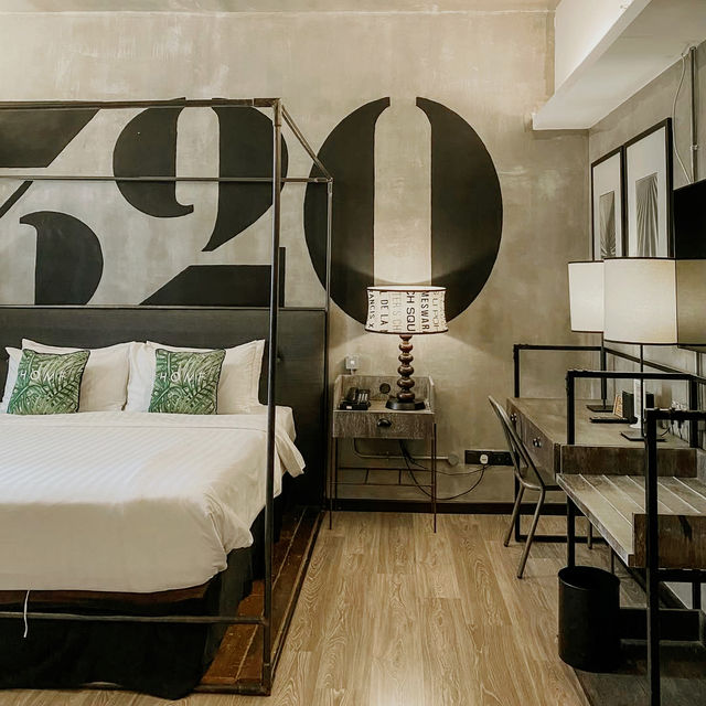 A Chic Urban Retreat with Industrial Soul