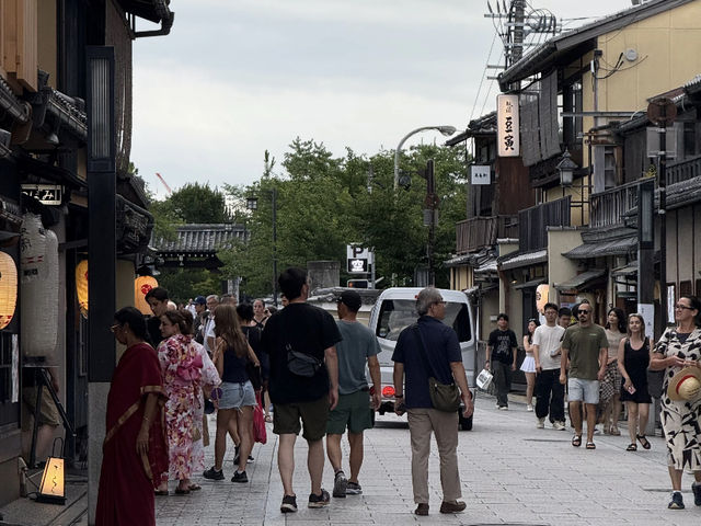 Uncovering Kyoto's Hidden Alleys: A Half-Day City Walk! 🚶‍♀️🏮