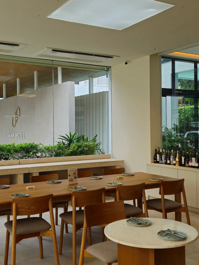 Charoennakorn’s Chic Secret Stay