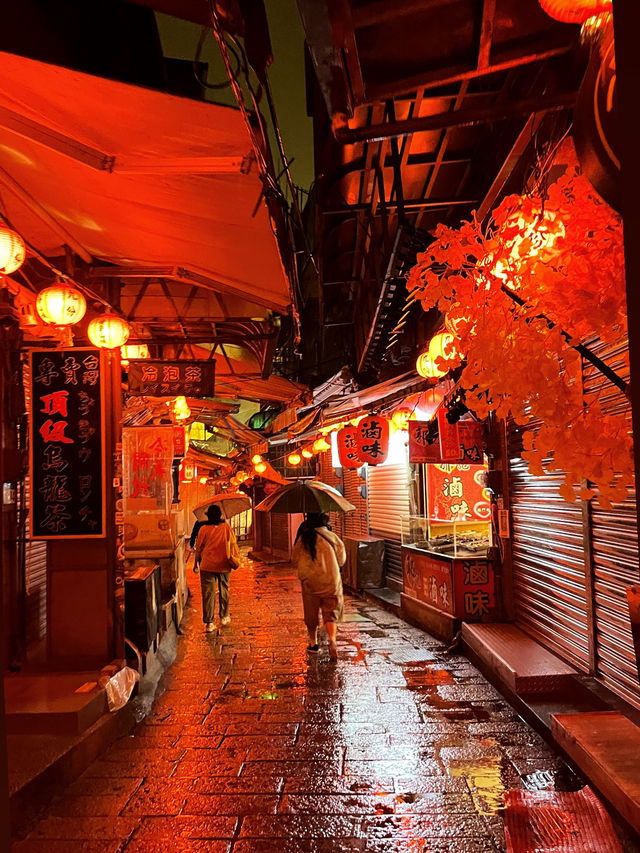 🌙 Jiufen Old Street at Night – A Hidden World After Dark