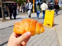 They sell only 1 type of bread, and the queue is long!!!