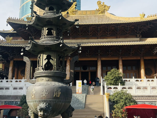 靜安寺：一片喧囂中的寧靜