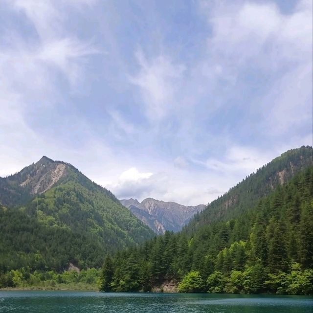 Mirror Lake in Sichuan, Like Walking Into a Postcard