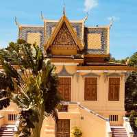 👑 "Crown Jewel of Cambodia: The Royal Palace of Phnom Penh