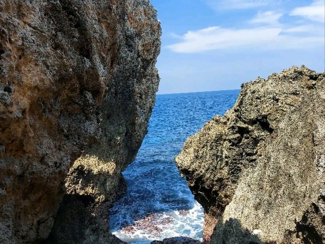 🌊 藍天碧海間的勇者試煉｜小琉球「厚石魚澳」浮潛天堂與跳海熱點