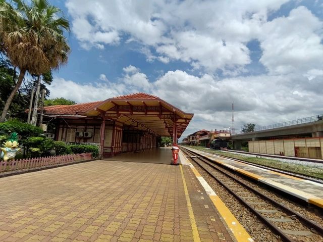 ย้อนวันวาน: สถานีรถไฟหัวหินเก่าชมพลับพลาที่ประทับ 