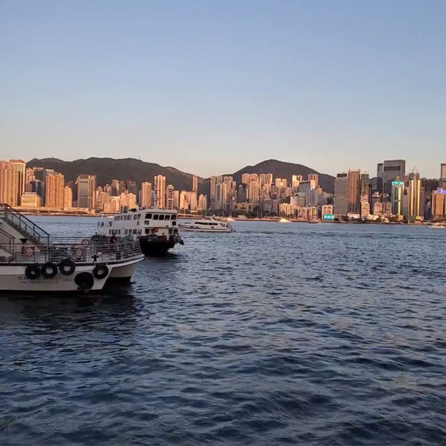 Junk Boat Cruise on Victoria Harbour – Heritage & Glam Winds