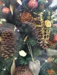 企業を巻き込んだ「丸の内・大手町」のクリスマスツリー 装飾傾向