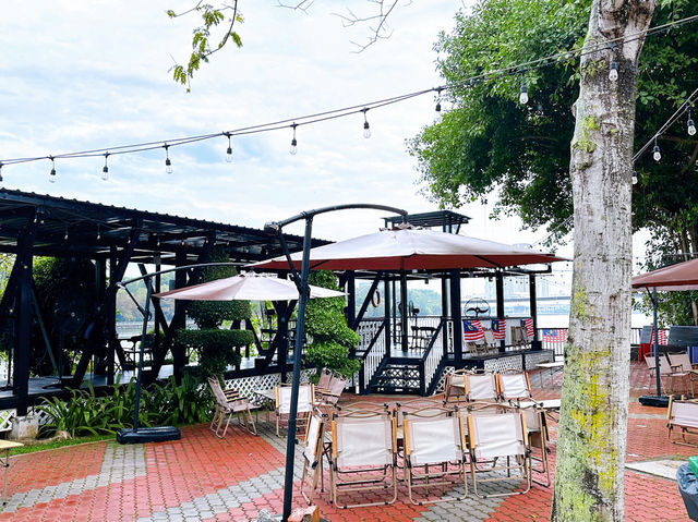 Déjà Brew Café – A Lakeside Sip at Anjung Floria 🌿