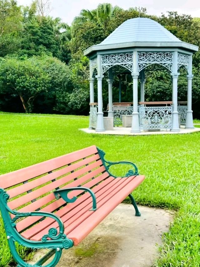 A Peaceful Escape at Victoria Peak Garden A Peaceful Escape at Victoria Peak Garden