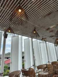 คาเฟ่สุดชิตเเอบอยู่ในท่าเรือเเสมสาร