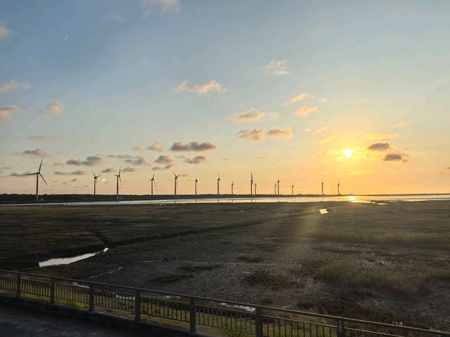 台中高美濕地絕美浪漫的日落打卡點🌅