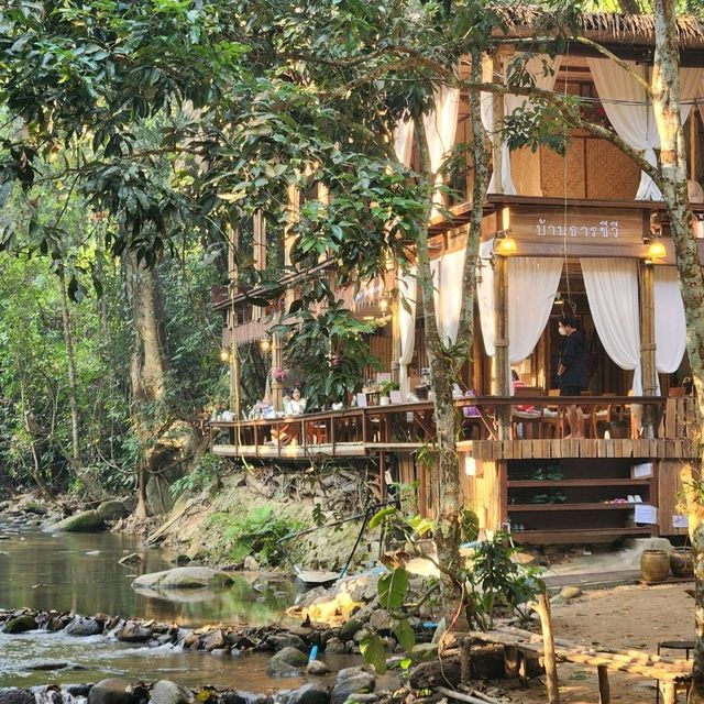 พักผ่อนใกล้ชิดธรรมชาติ ที่บ้านธารชีวี
