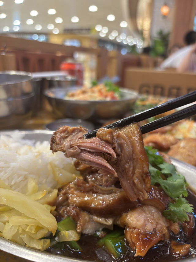 🌶️ 屯門泰料黑馬！「燒豬頸肉+炸蝦餅」封神組合～海南雞鮮嫩到犯規！