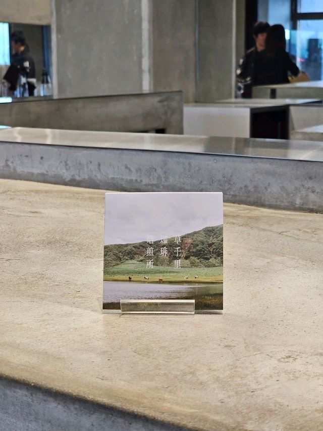 草原とコーヒーの邂逅 — 草千里珈琲焙煎所で自然を味わう一杯を