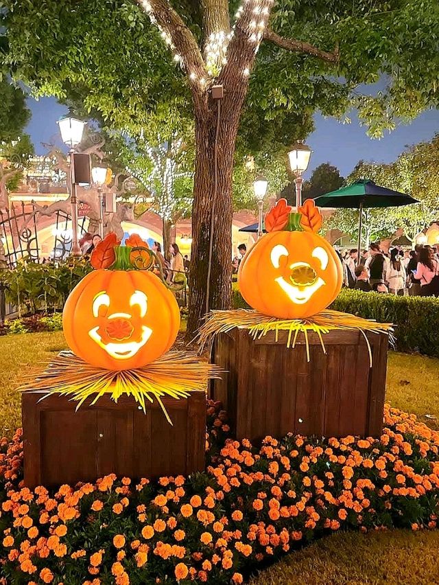 “Universal Studios Beijing: A Halloween Spectacular of Fear and Fun”