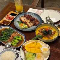 Phuket Old Town Foodie Frenzy: Eat Your Way Through the Best Local Gems! 😋🌴