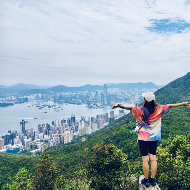 雙腳代替纜車：登太平山頂、爬『西高山』，一路看盡香港風光～