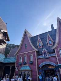 Arendelle Village at Hong Kong Disneyland ❄️