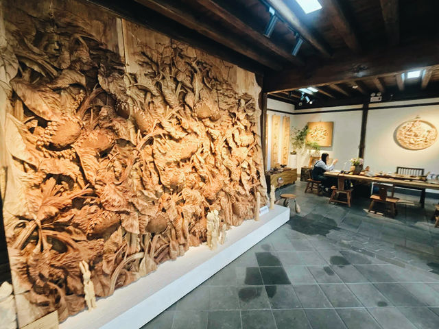 Craftsmanship at the Woodcarving Experience Center, Shaxizhen