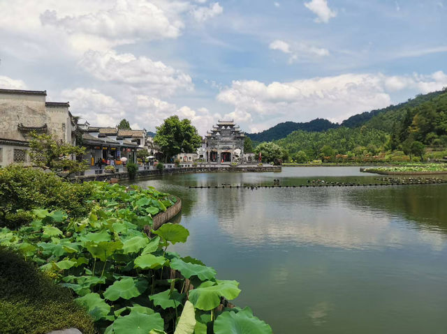2025年12月31日まで外国人は入場料半額！1000年の歴史がある世界遺産の村「西递」