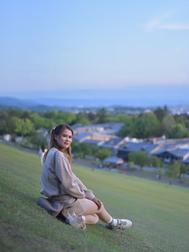 ชมพระอาทิตย์ตกที่ Mount Wakakusa Nara ชมพระอาทิตย์ตกที่ Mount Wakakusa Nara