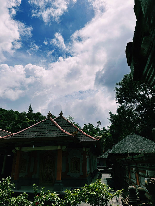 Tirta Empul: Sacred Serenity in Bali 🌿💧 Tirta Empul: Sacred Serenity in Bali 🌿💧