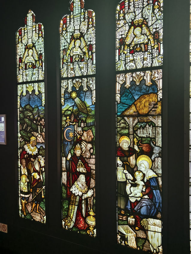 日光映照絢麗宗教藝術