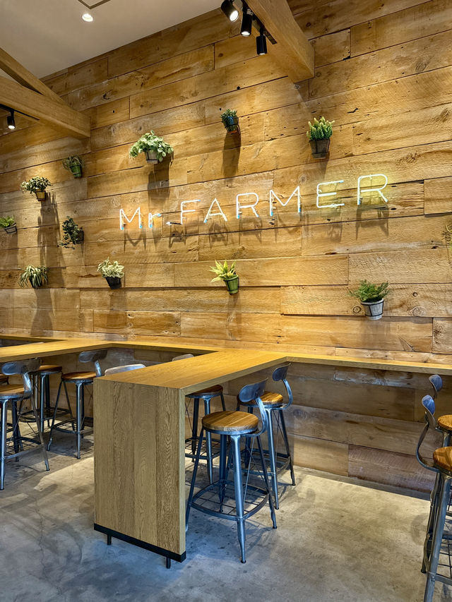 A Fresh and Healthy Lunch at Mr. Farmer A Fresh and Healthy Lunch at Mr. Farmer