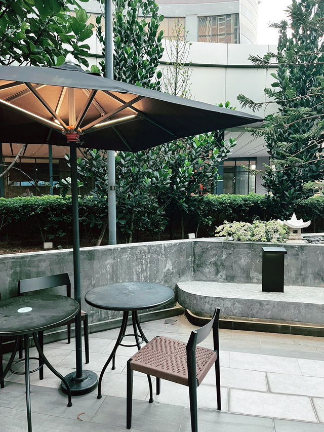 Starbucks Reserve – Coffee in Lush Serenity Starbucks Reserve – Coffee in Lush Serenity