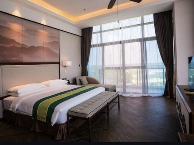 Forest City Golf Hotel: Your Luxe Getaway in Nature 🌳⛳