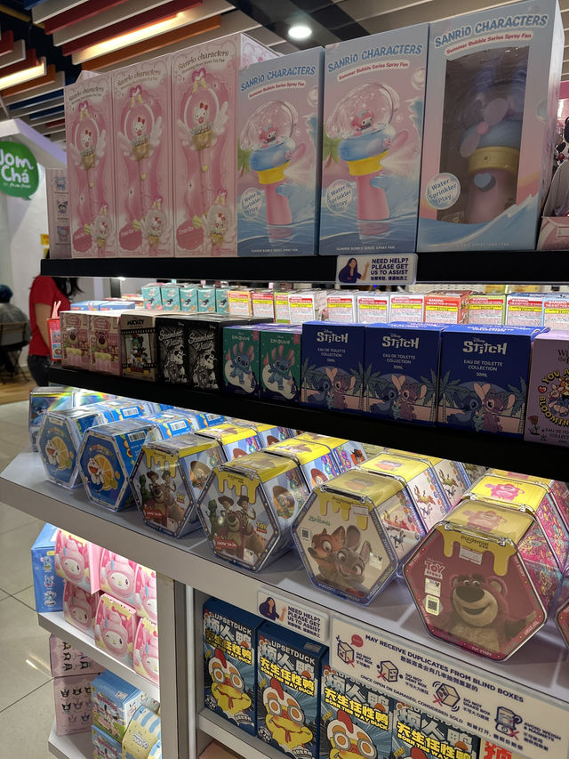 The Ultimate Blind Box Hunt at One Utama 🎁🔥 The Ultimate Blind Box Hunt at One Utama 🎁🔥