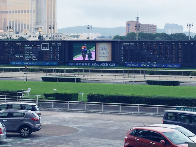 🏇🎬再見了澳門賽馬會!搭輕軌路過這幕,滿滿的時代眼淚!🎬🏇 🏇🎬再見了澳門賽馬會!搭輕軌路過這幕,滿滿的時代眼淚!🎬🏇