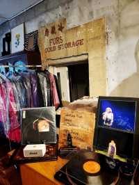 罅縫中的西伯利亞皮草大廈和Chocolux📸