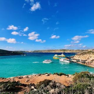 코미노 섬의 블루 라군