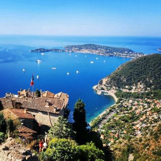 空に最も近い中世の村、南仏エズ（Èze）の旅行ガイド。