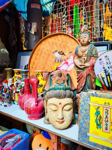 CAT STREET antiques! | Trip.com Hong Kong