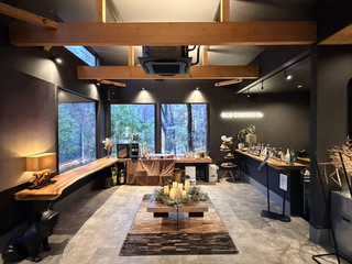 For this Yufu trip, I specifically checked into Yufuin Glamping COMOREBI to experience the legendary "camping-style hot spring inn"—and let me tell you, its...