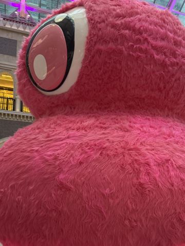ユニークなピンクのぬいぐるみ 巨大なピンクのぬいぐるみ、可愛く登場 。 | Trip.com マカオ
