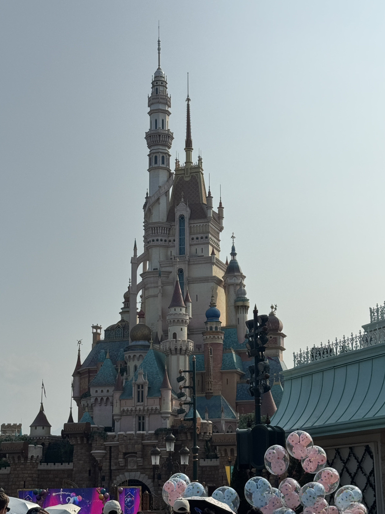 香港ディズニーランド：喧騒を抜け出し、映画のワンシーンのような上質 