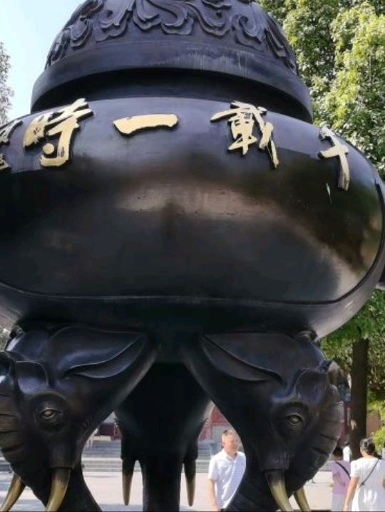 🛕 大興山寺 | 荘厳な青銅製の香炉 | Trip.com 西安