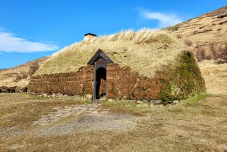 Eiríksstaðir: Step Back in Time at Iceland's Viking Longhouse 🛡️🌄